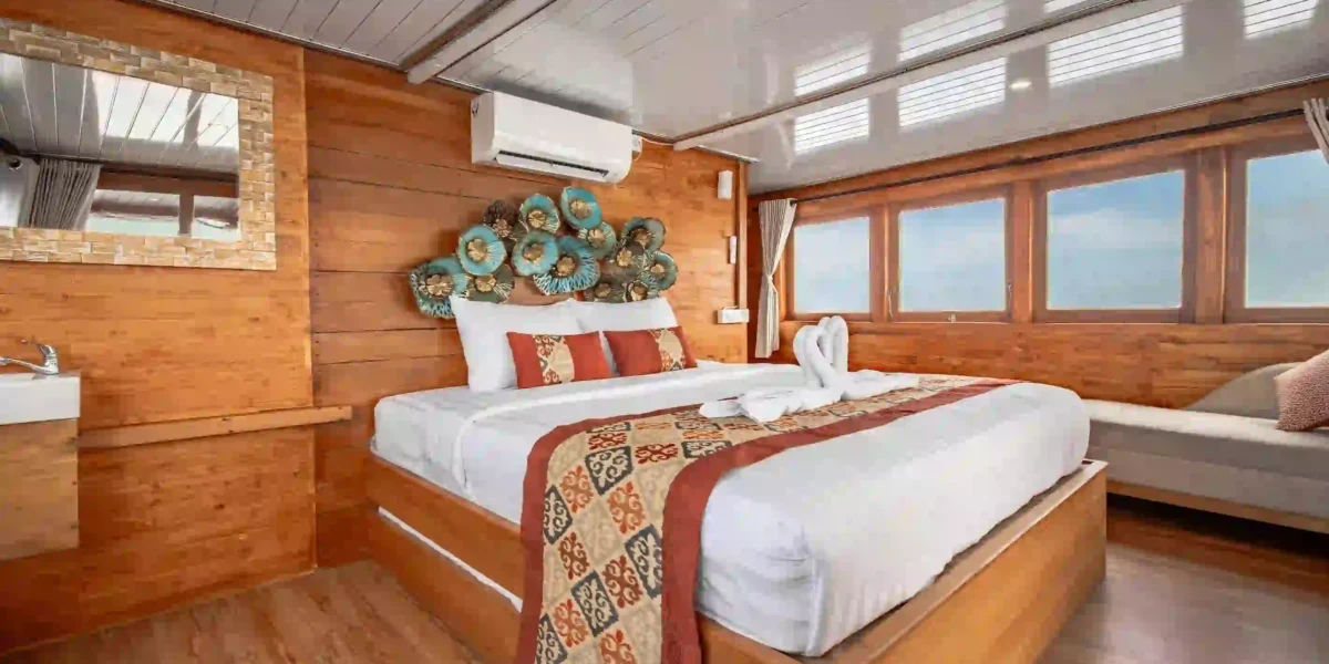 Magika Phinisi Liveabord | Master Cabin Room Magika Phinisi | Komodo Luxury
