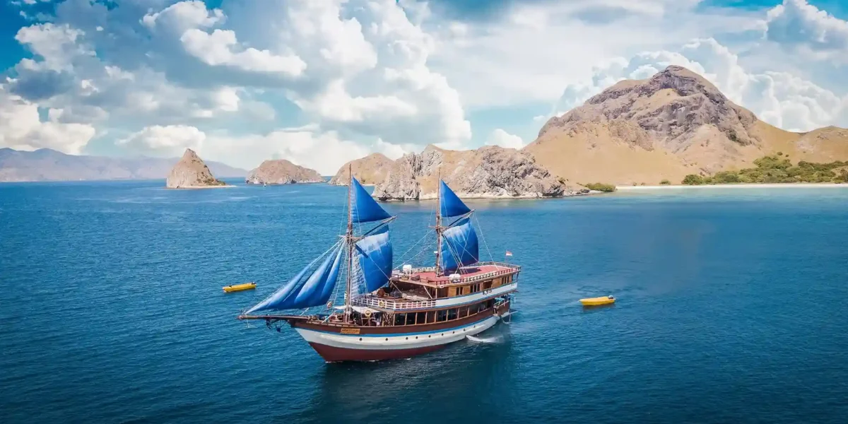 Mutiara Yacht Cruise Phinisi Charter by Komodo Luxury