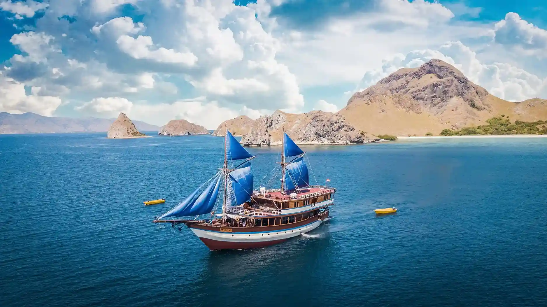 Mutiara Yacht Cruise Phinisi Charter by Komodo Luxury