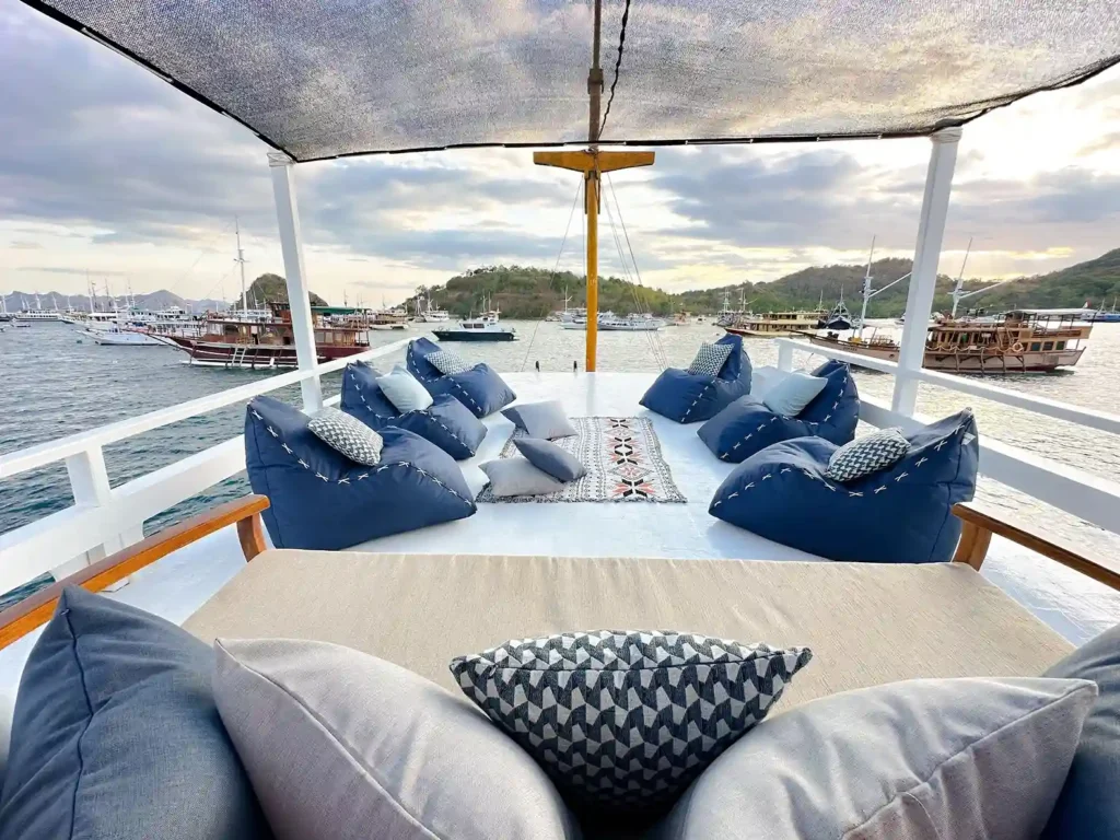 North Blue Boat Charter | North Blue Chill Area | Komodoluxury