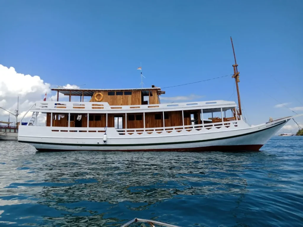 North Blue Boat Charter | North Blue Exterior | Komodoluxury