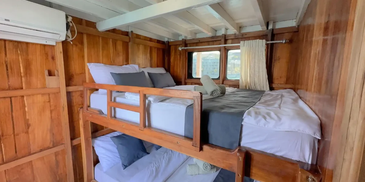 North Blue Boat Charter | North Blue Sharing Room Private Bathroom | Komodoluxury