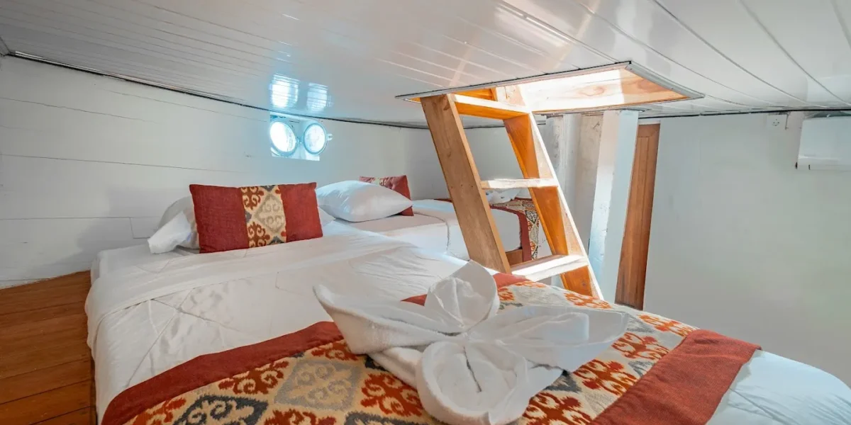 Magika Phinisi Liveabord | Studio Cabin Magika Phinisi | Komodo Luxury