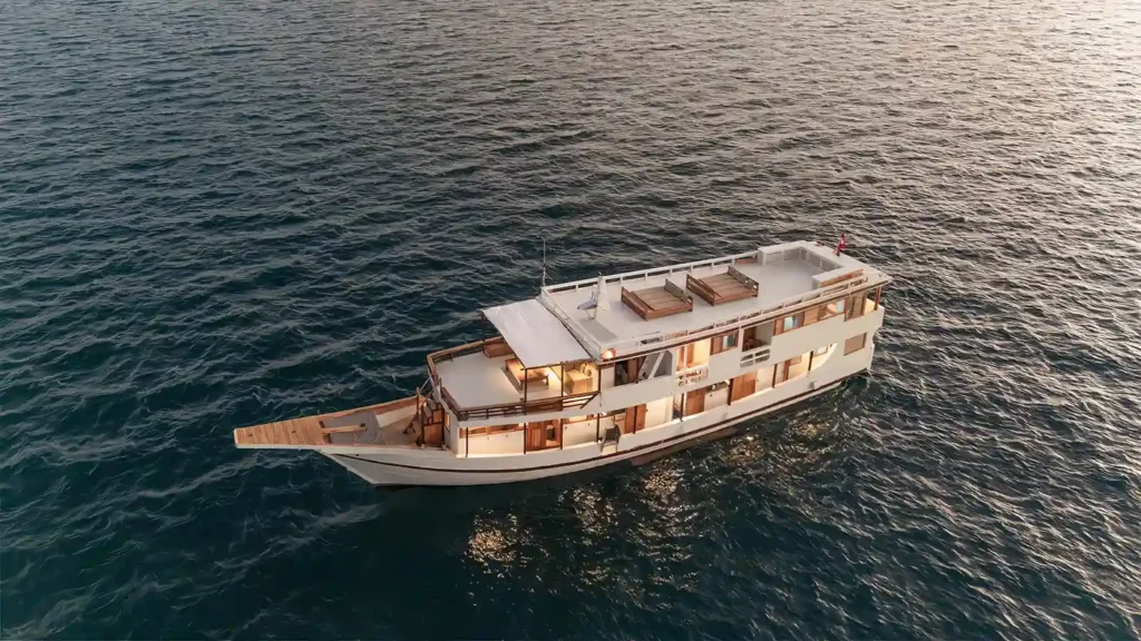 Ayvara Cruise Boat Charter | Ayvara Cruises Exterior | Komodo Luxury