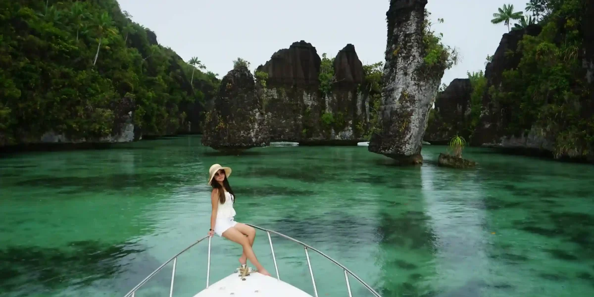 Beautiful Crystal-Clear Water in Misool Raja Ampat | Komodo Luxury