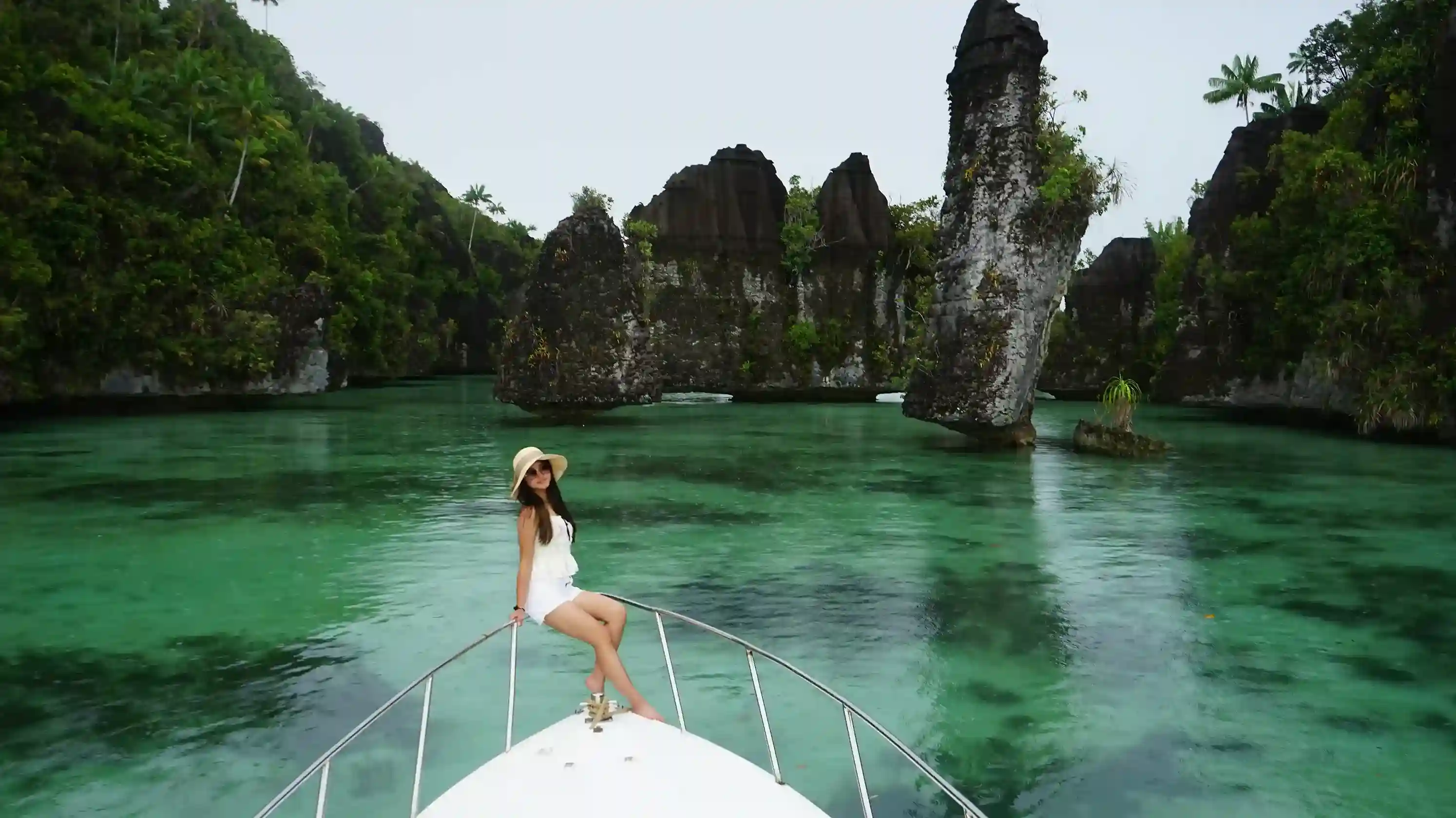 Beautiful Crystal-Clear Water in Misool Raja Ampat | Komodo Luxury