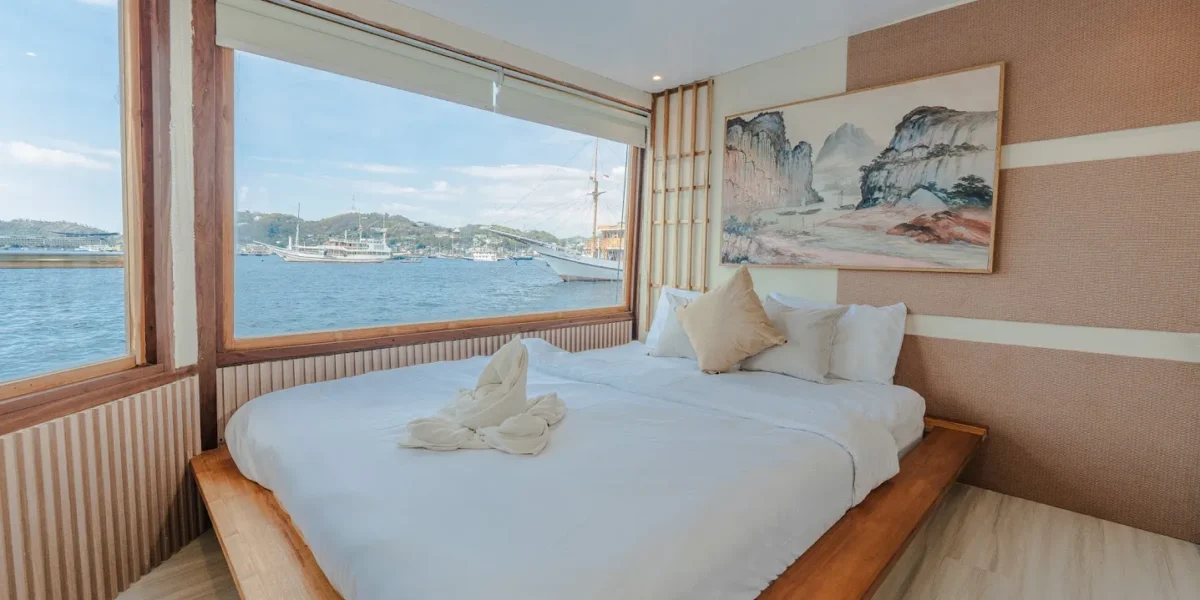 Sora Phinisi Boat Charter | Master Cabin Sora Phinisi | Komodo Luxury