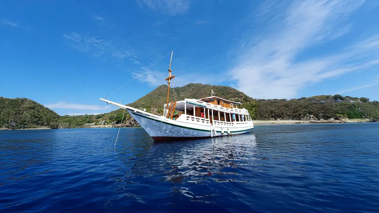 North Blue Boat Charter | North Blue Exterior | Komodo Luxury