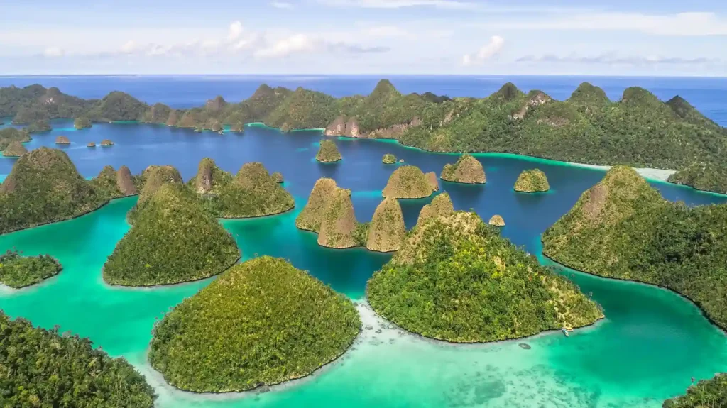 Wayag Island Raja Ampat | Raja Ampat Liveaboard | Komodo Luxury