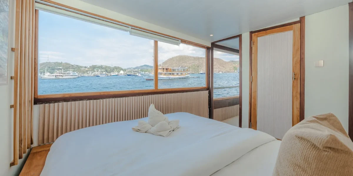 Sora Phinisi Boat Charter | Signature Cabin View Sora Phinisi | Komodo Luxury