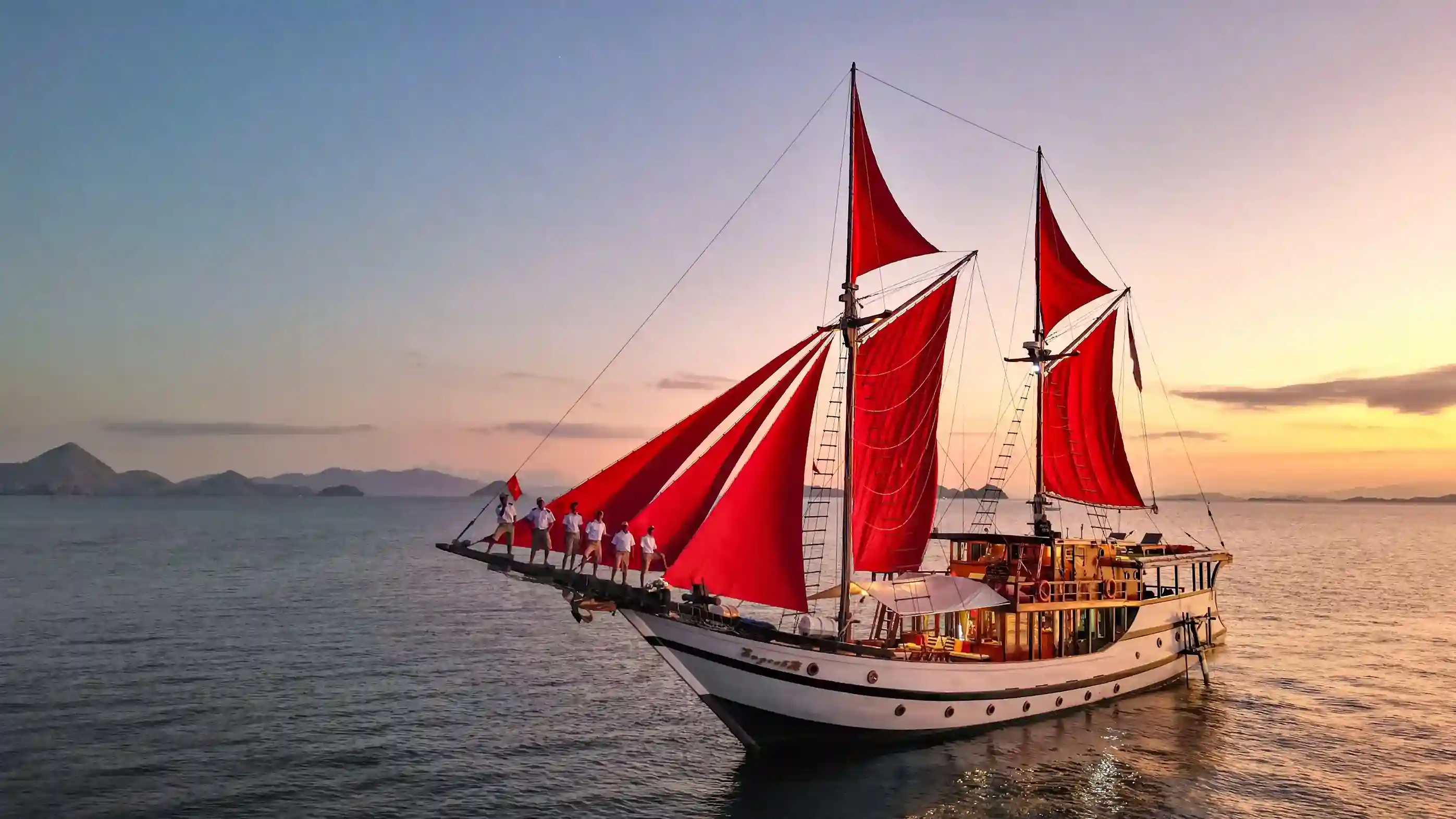 Supraba Exterior | Supraba Liveaboard Boat Charter Cruise Phinisi | Exterior | Komodo Luxury