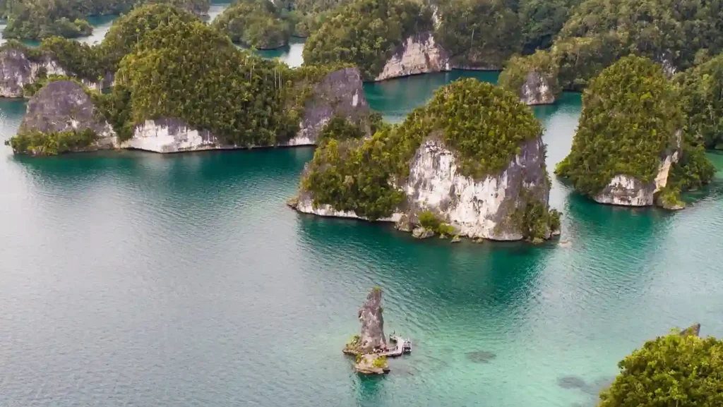 Kabui Bay Raja Ampat | Komodo Luxury