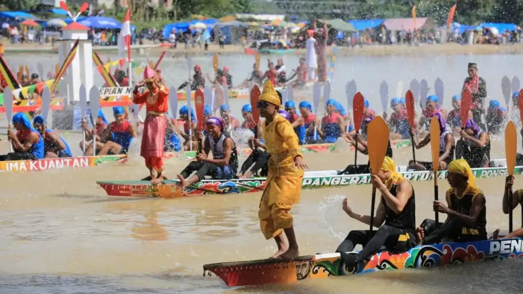 Aura Farming Indonesia Boat Racing Dance | Festival Pacu Jalur Indonesia (source: infopublik.id)