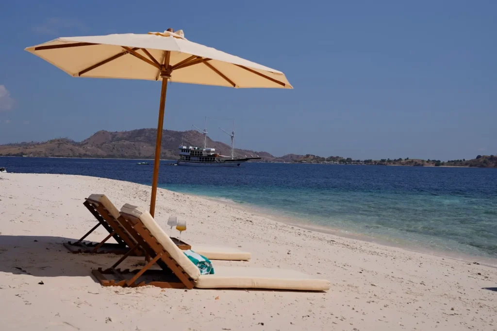 Beach Setup Kayra Phinisi | Kayra Phinisi Boat Charter | Komodo Luxury
