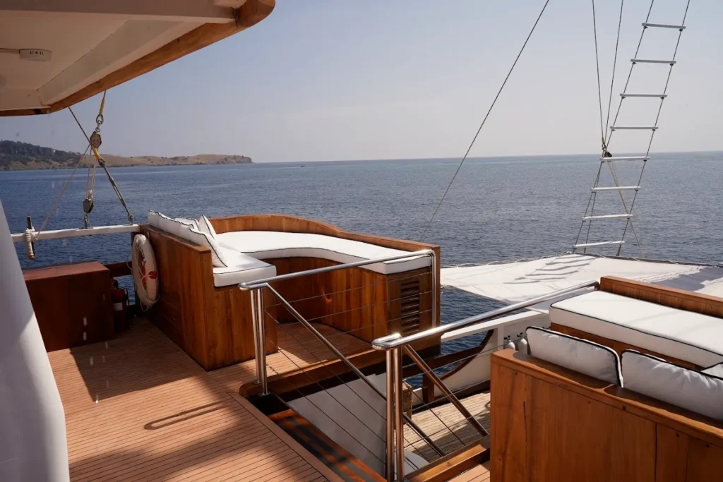 Common Area Kayra Phinisi | Kayra Phinisi Boat Charter | Komodo Luxury