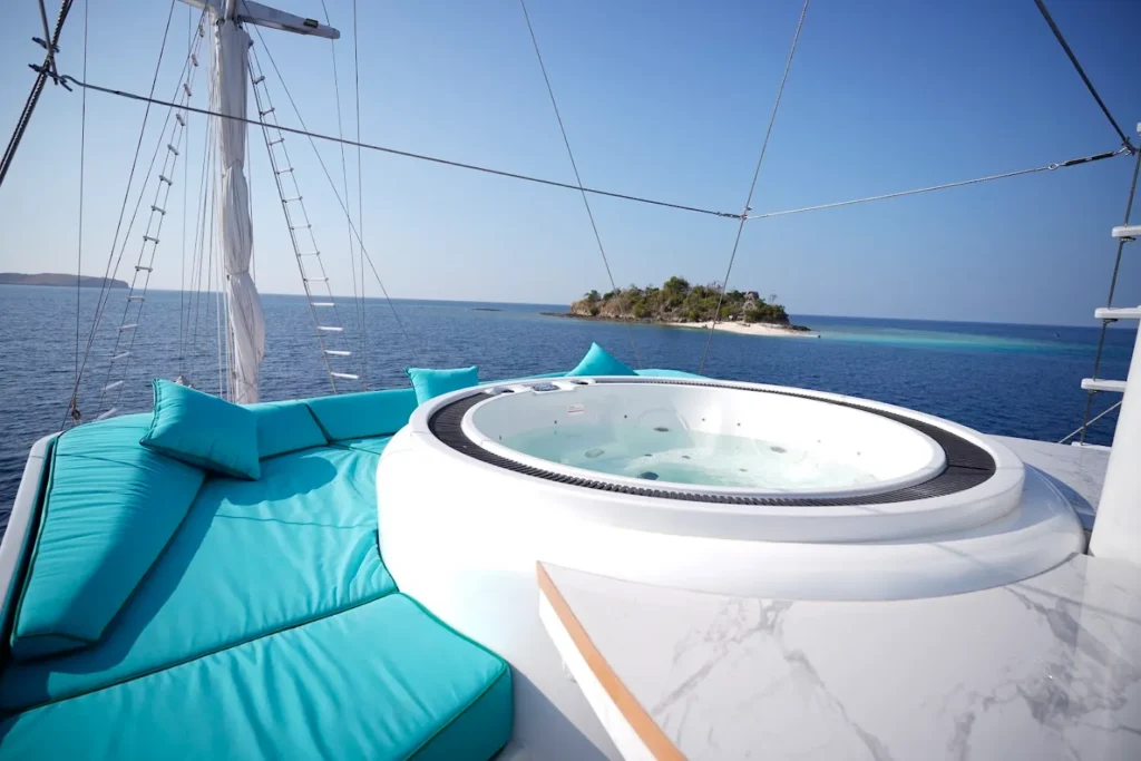 Jacuzzi Kayra Phinisi | Kayra Phinisi Boat Charter | Komodo Luxury