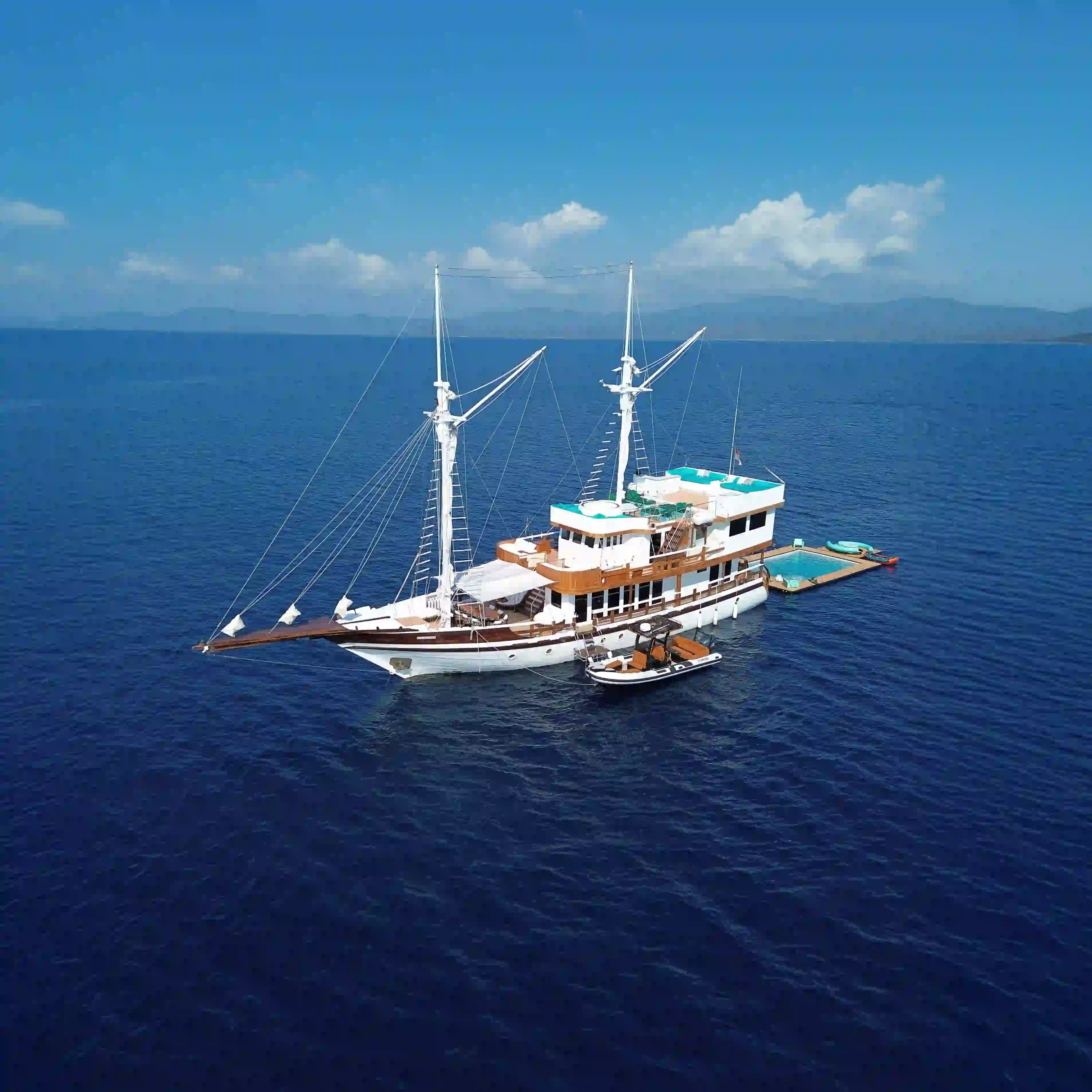Exterior Kayra Phinisi | Kayra Phinisi Boat Charter | Komodo Luxury