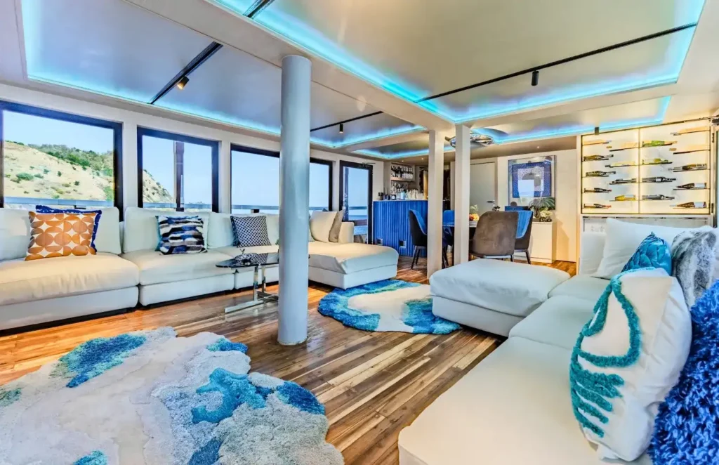 Living Room Kayra Phinisi | Kayra Phinisi Boat Charter | Komodo Luxury