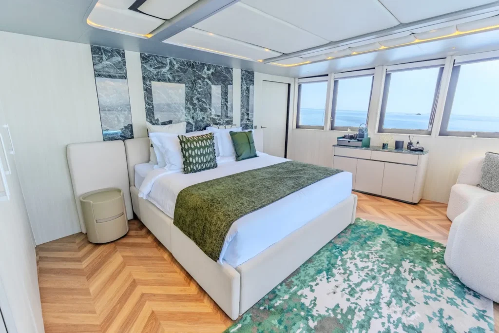 Master Cabin Kayra Phinisi | Kayra Phinisi Boat Charter | Komodo Luxury