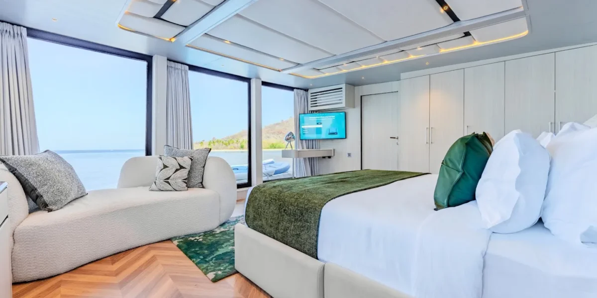 Master Cabin Ocean View Kayra Phinisi | Kayra Phinisi Boat Charter | Komodo Luxury