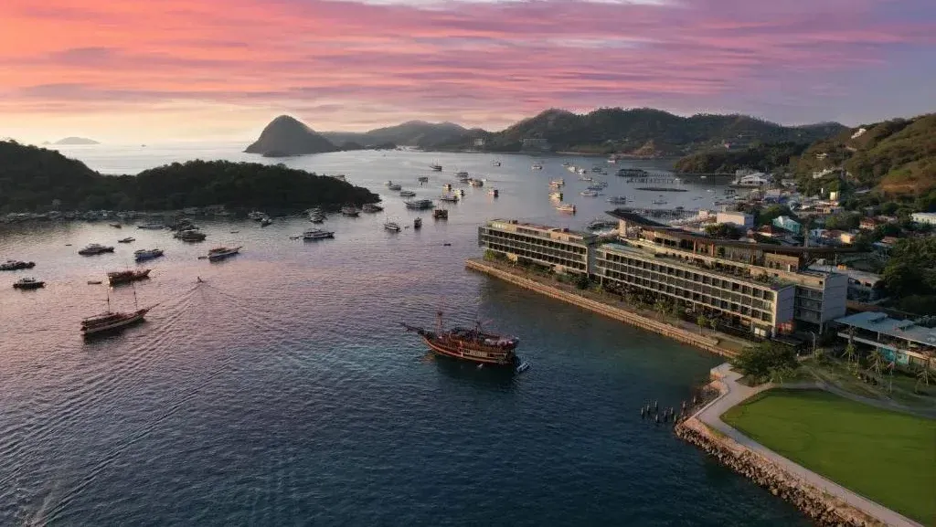 Meruorah Komodo Labuan Bajo (source: booking.com)