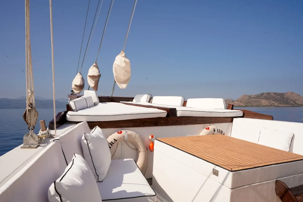 Sundeck Area Kayra Phinisi | Kayra Phinisi Boat Charter | Komodo Luxury