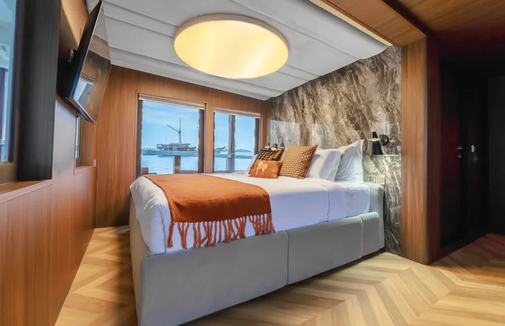 VIP Cabin Kayra Phinisi | Kayra Phinisi Boat Charter | Komodo Luxury