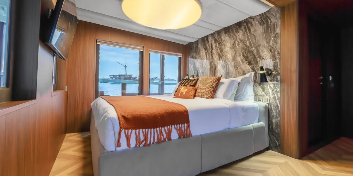 VIP Cabin Kayra Phinisi | Kayra Phinisi Boat Charter | Komodo Luxury