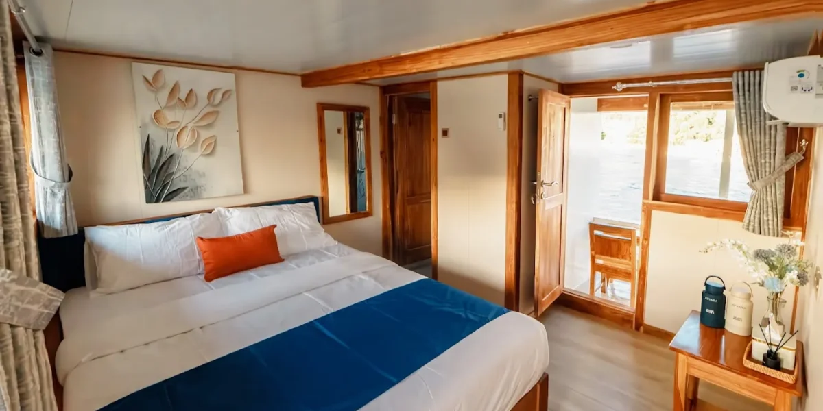 Ayvara Cruise Boat Charter | Ayvara Cruise Deluxe Ocean View Cabin | Komodo Tour | Komodo Luxury
