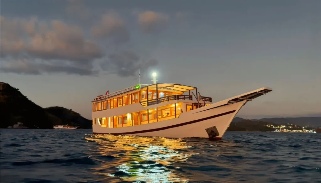 Ayvara Cruise Boat Charter | Ayvara Cruise Exterior | Komodo Tour | Komodo Luxury