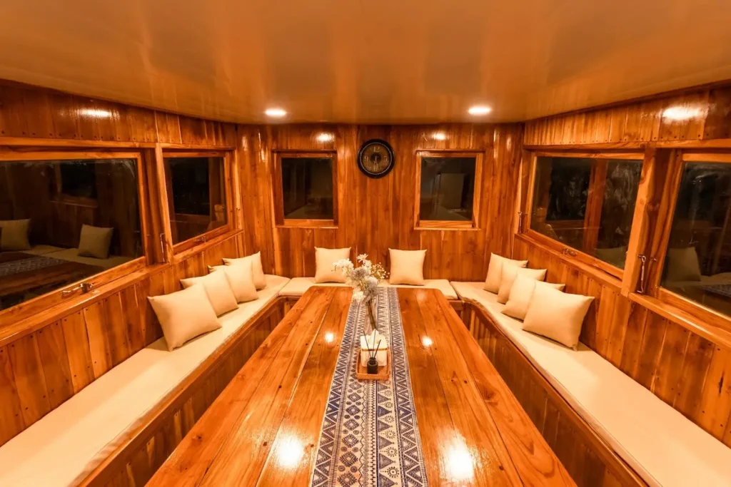 Ayvara Cruise Boat Charter | Ayvara Cruise Indoor Dining Area | Komodo Tour | Komodo Luxury