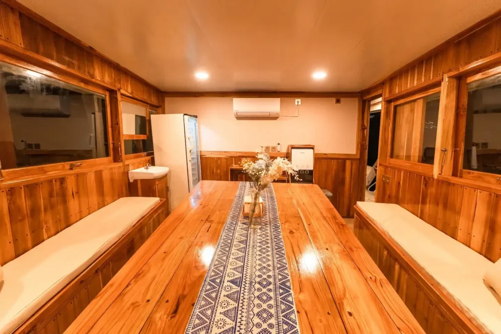 Ayvara Cruise Boat Charter | Ayvara Cruise Indoor Dining Area | Komodo Tour | Komodo Luxury