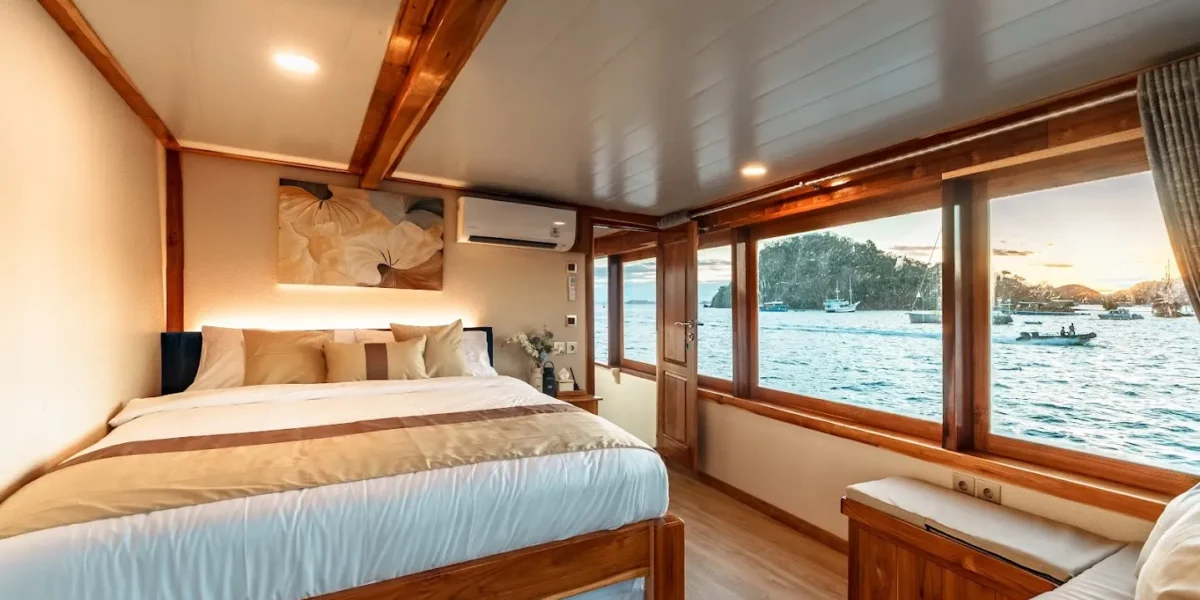 Ayvara Cruise Boat Charter | Ayvara Cruise Master Ocean | Komodo Tour | Komodo Luxury