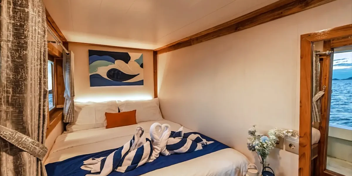 Ayvara Cruise Boat Charter | Ayvara Cruise Superior Ocean View Cabin | Komodo Tour | Komodo Luxury