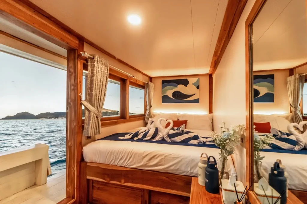 Ayvara Cruise Boat Charter | Ayvara Cruise Superior Ocean View Cabin | Komodo Tour | Komodo Luxury