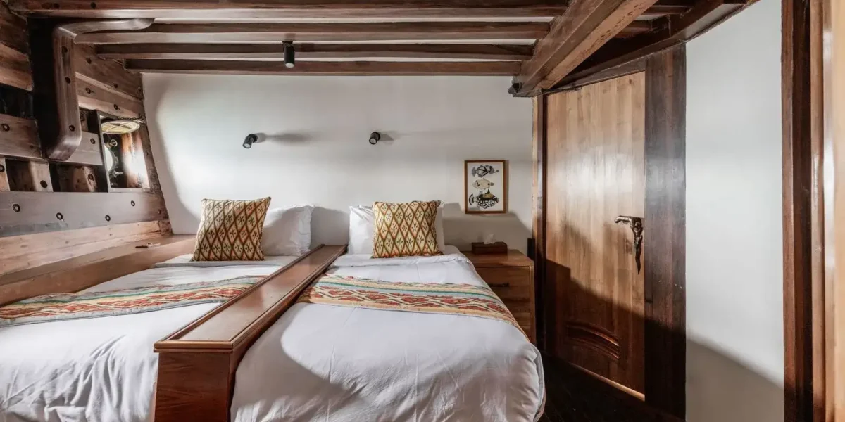 El Aleph Yacht Phinisi Boat Charter | Cabin 2 El Aleph | Komodo Luxury