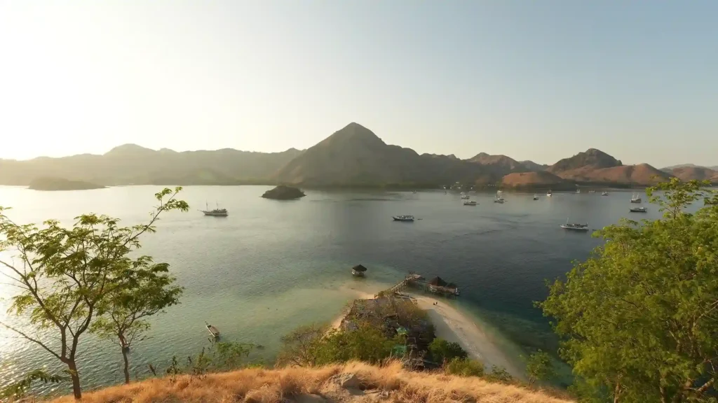 Kelor Island Komodo | Komodo Island Tour | Komodo Luxury