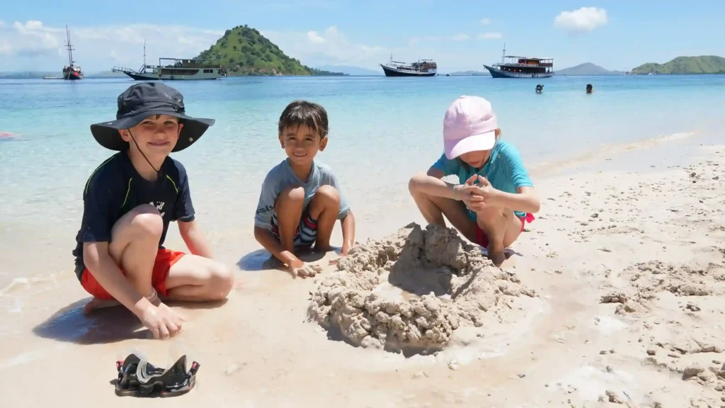 Kids Enjoy Moment at Kelor Island | Komodo Island Tour | Komodo Luxury