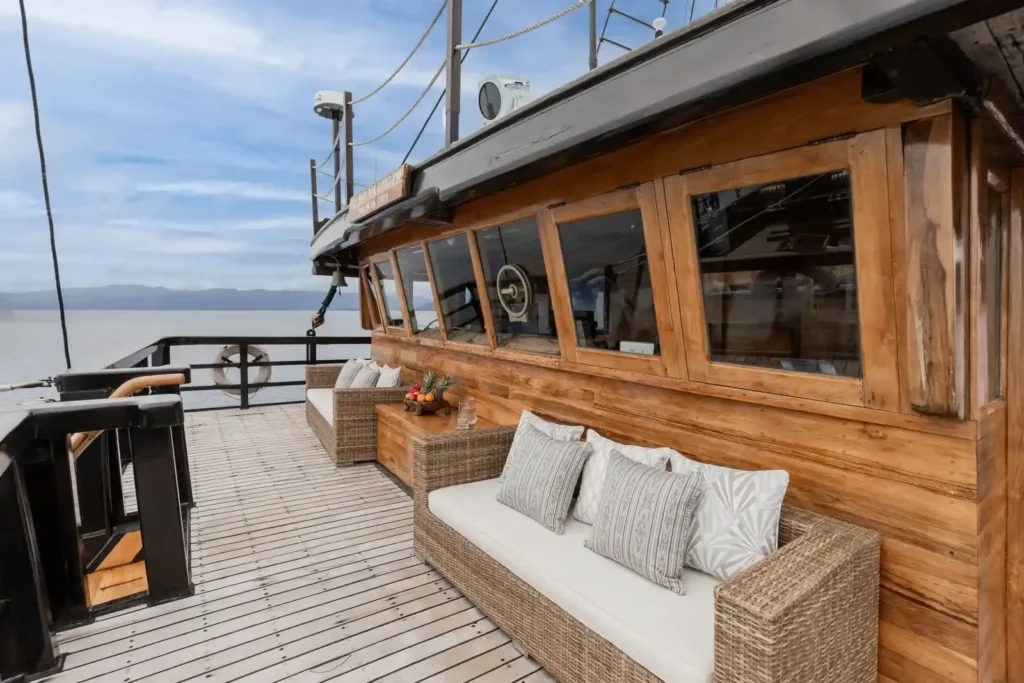 El Aleph Yacht Phinisi Boat Charter | Navigation Deck El Aleph | Komodo Luxury