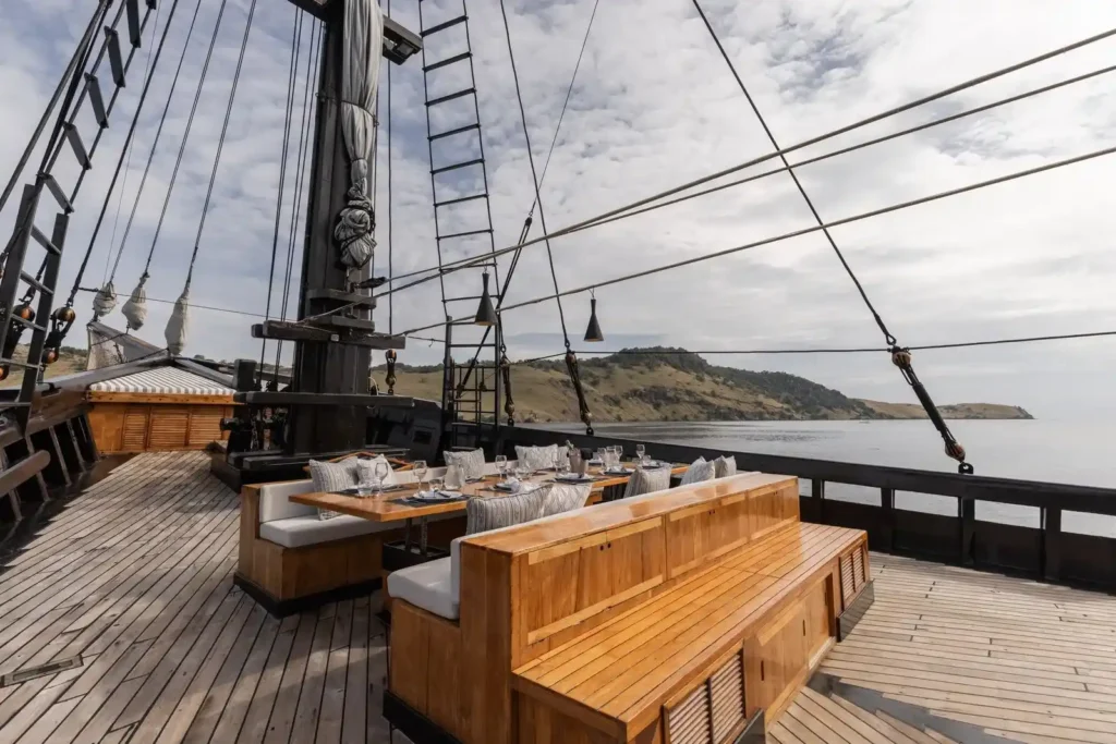 El Aleph Yacht Phinisi Boat Charter | Outdoor Dining Area El Aleph | Komodo Luxury
