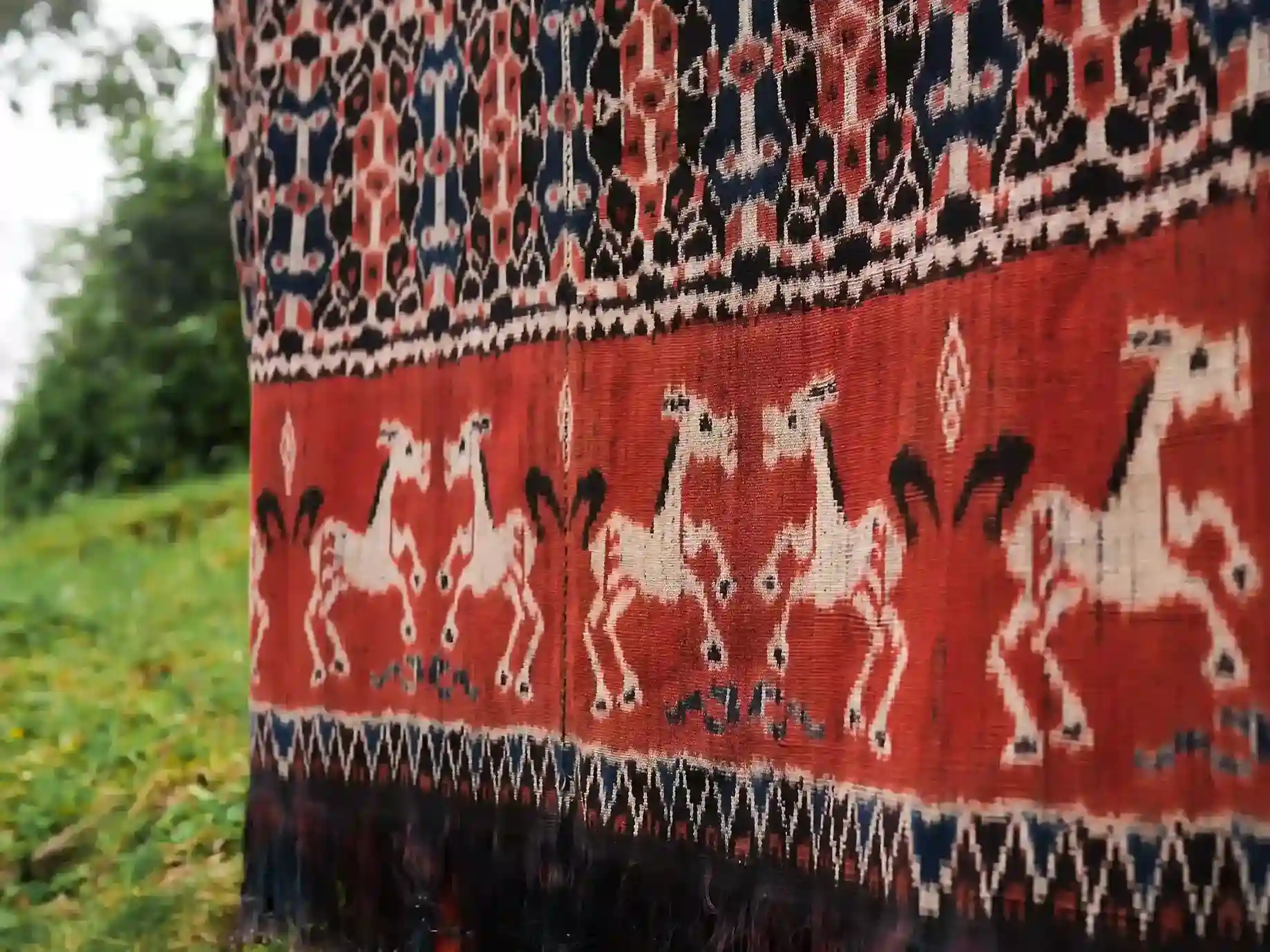 Tenun Kuda Besar Collections Background