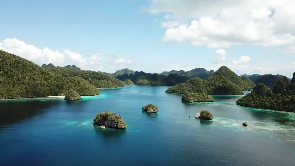 Wayag Island Raja Ampat | Raja Ampat Liveaboard | Komodo Luxury