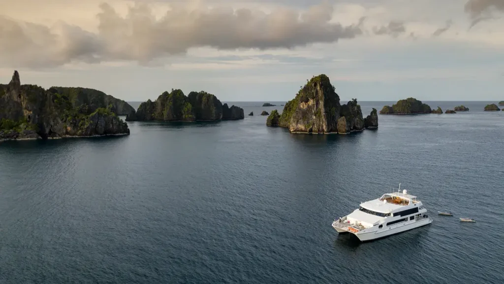 Yacht Sailing Through Raja Ampat Indonesia | Solitude Adventurer | Komodo Luxury