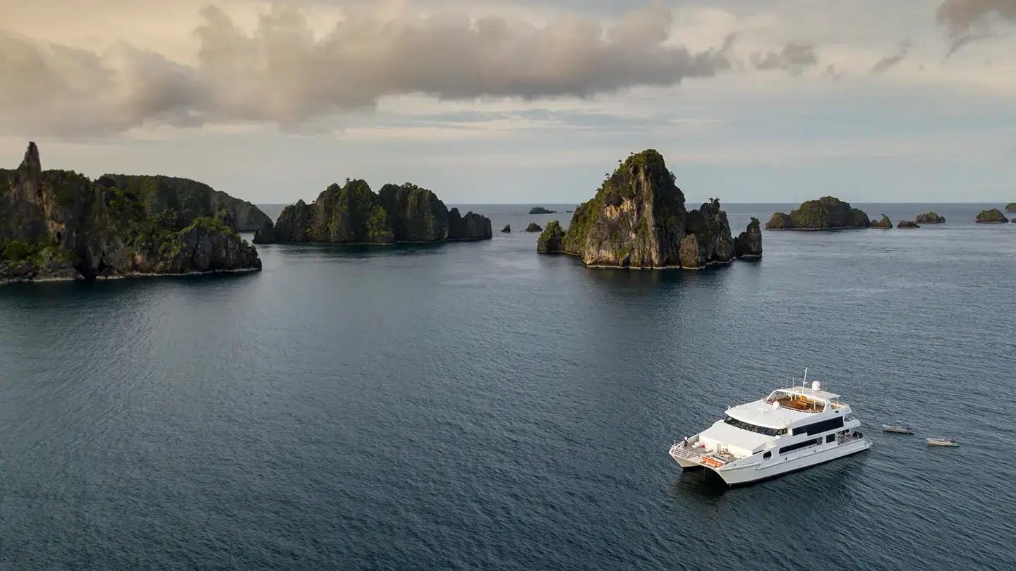 Yacht Sailing Through Raja Ampat Indonesia | Solitude Adventurer | Komodo Luxury