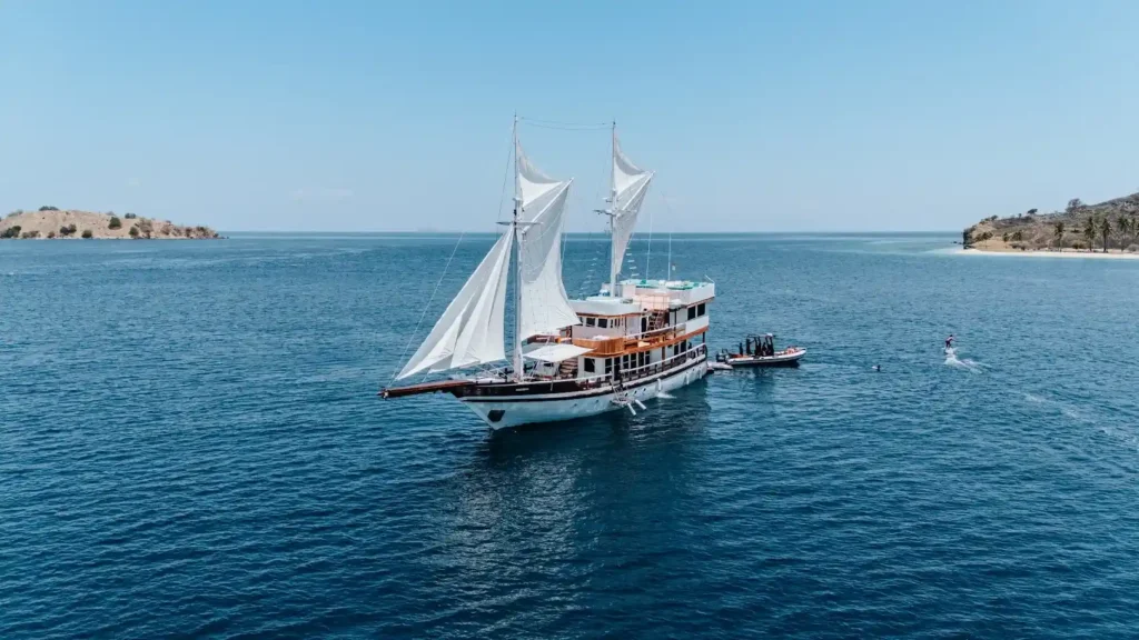 Exterior Kayra Phinisi | Kayra Phinisi Boat Charter | Komodo Luxury