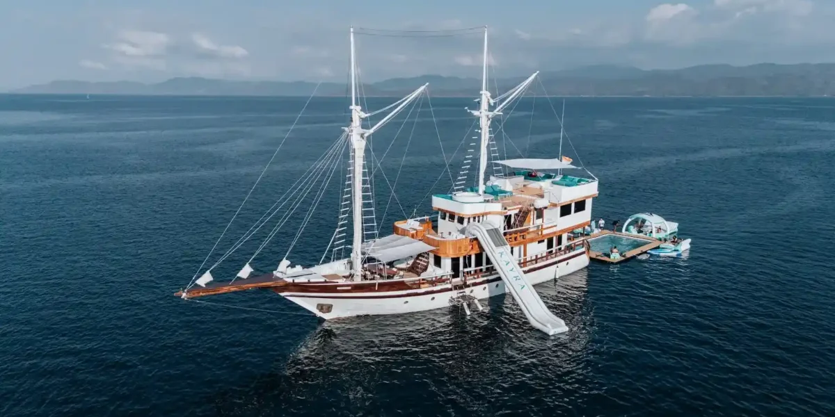 Exterior Kayra Phinisi | Kayra Phinisi Boat Charter | Komodo Luxury