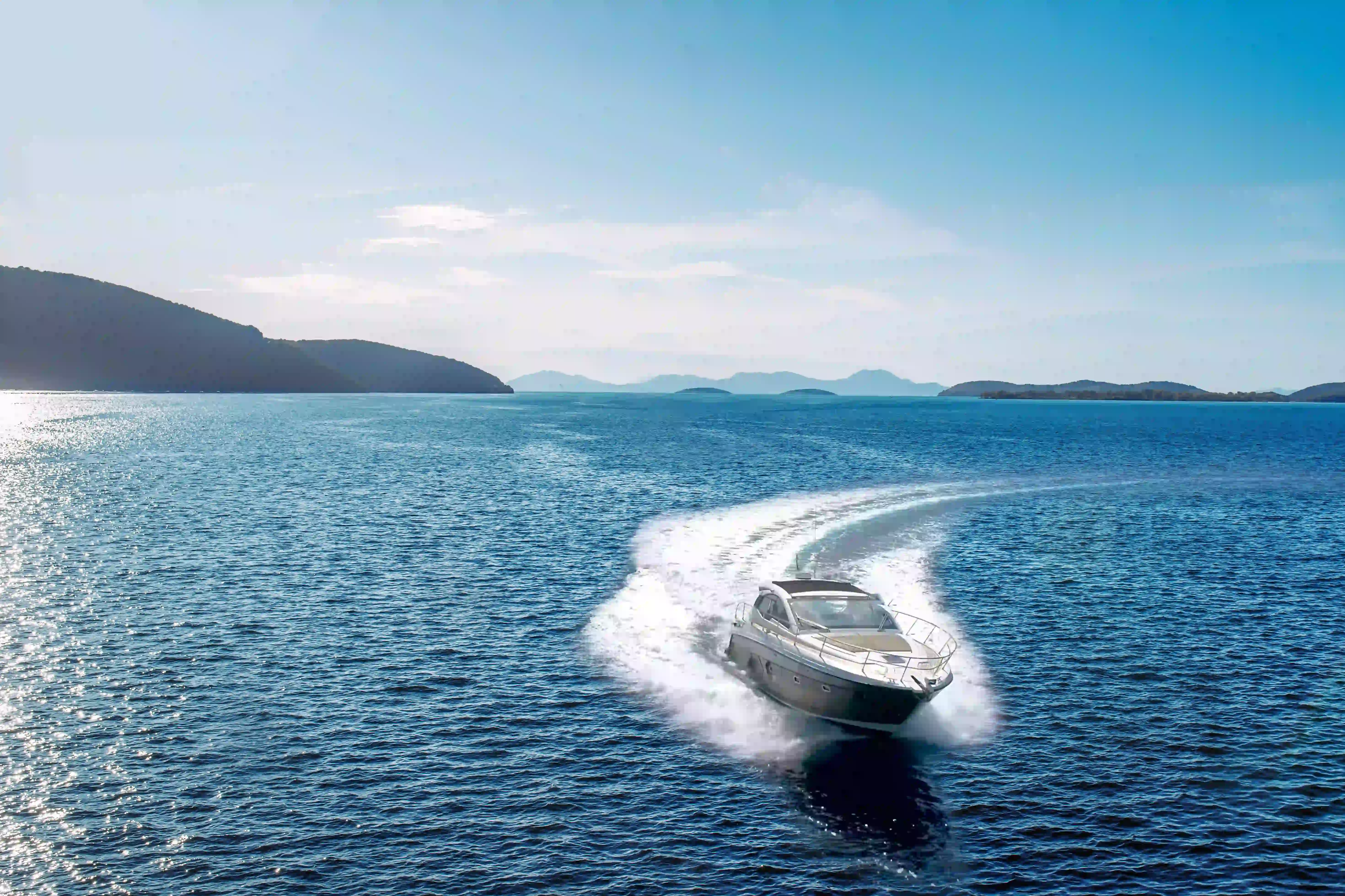 What is the minimum diving experience required?