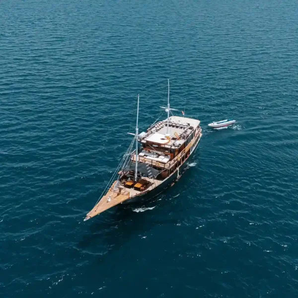 Marea Phinisi Boat Charter | Exterior | Komodo Tour | Komodo Luxury