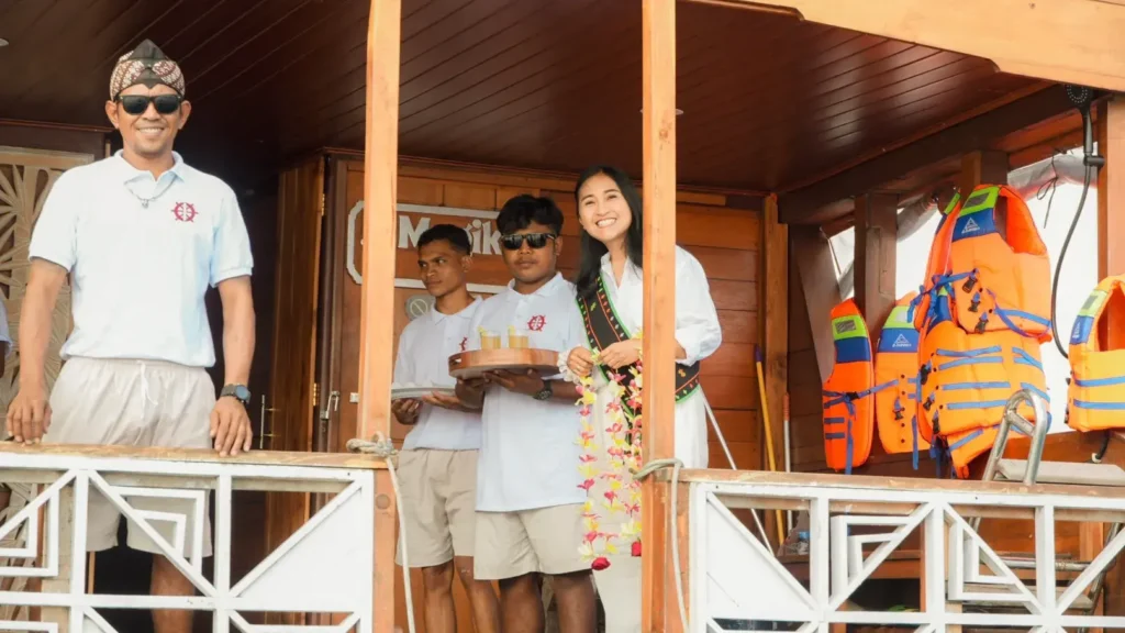 Shared Yacht Charter | Professional Crews | Komodo Luxury