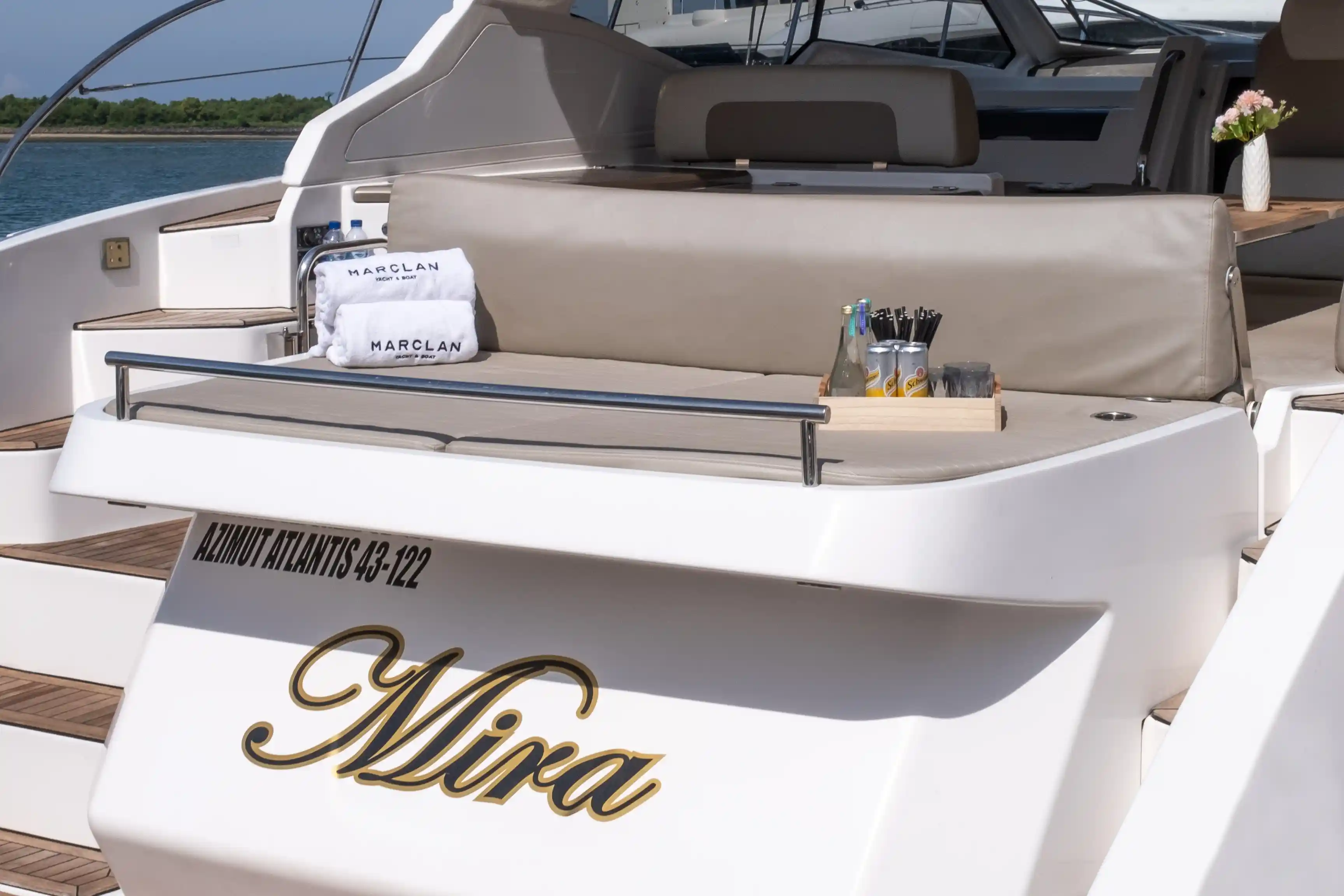 How many guests does Ikan Kayu Yacht accommodate?